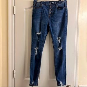 Wallflower flirty curvy high rise jeans. Size 11